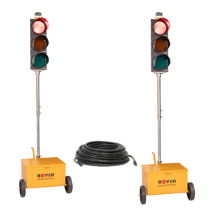 Abbildung von zwei Ampel Einheiten der mobilen Lichtsignalanlage Easy 22/24 mit Kabelverbindung von ROYER Signaltechnik