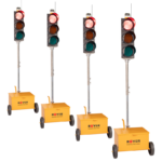 Vier Einheiten der mobilen Baustellen-Signalanlage von ROYER Signaltechnik als erweiterbare Ampelanlage
