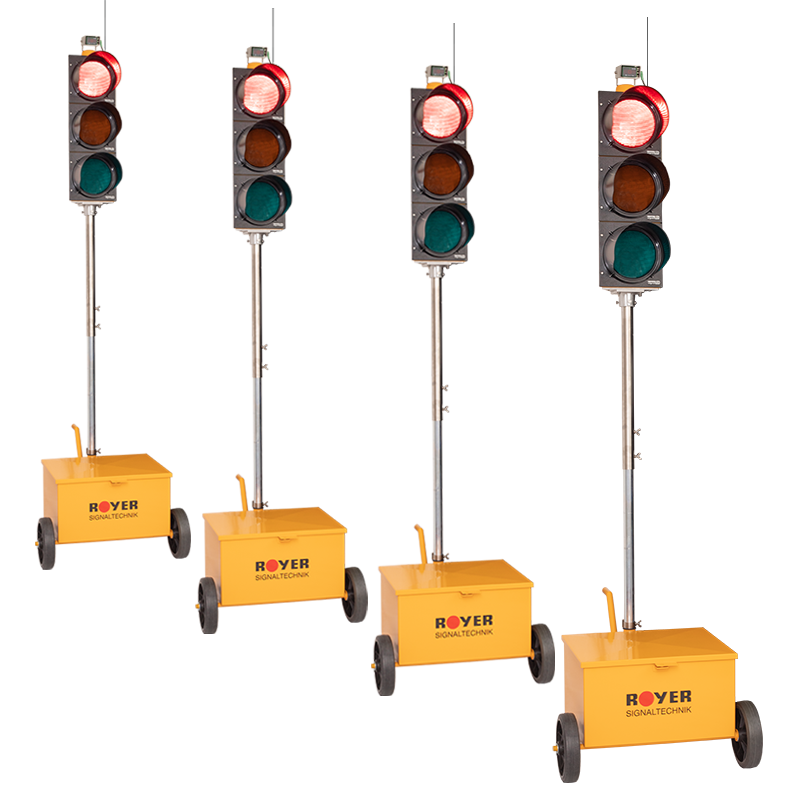 Vier Einheiten der mobilen Baustellen-Signalanlage von ROYER Signaltechnik als erweiterbare Ampelanlage